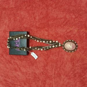 Ladies pearl rhinestones cameo necklace